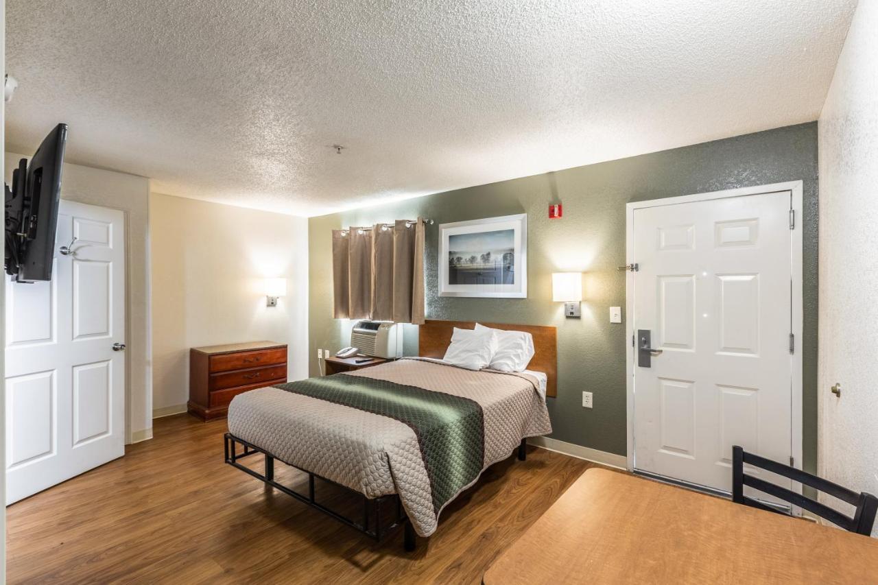 Motel Hometowne By Red Roof Atlanta -