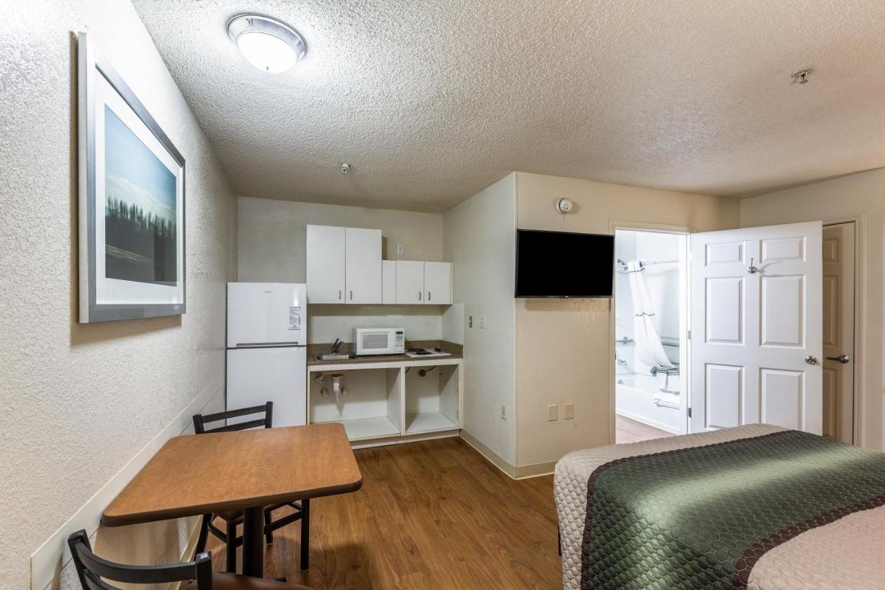 Hometowne By Red Roof Atlanta - Motel Chamblee