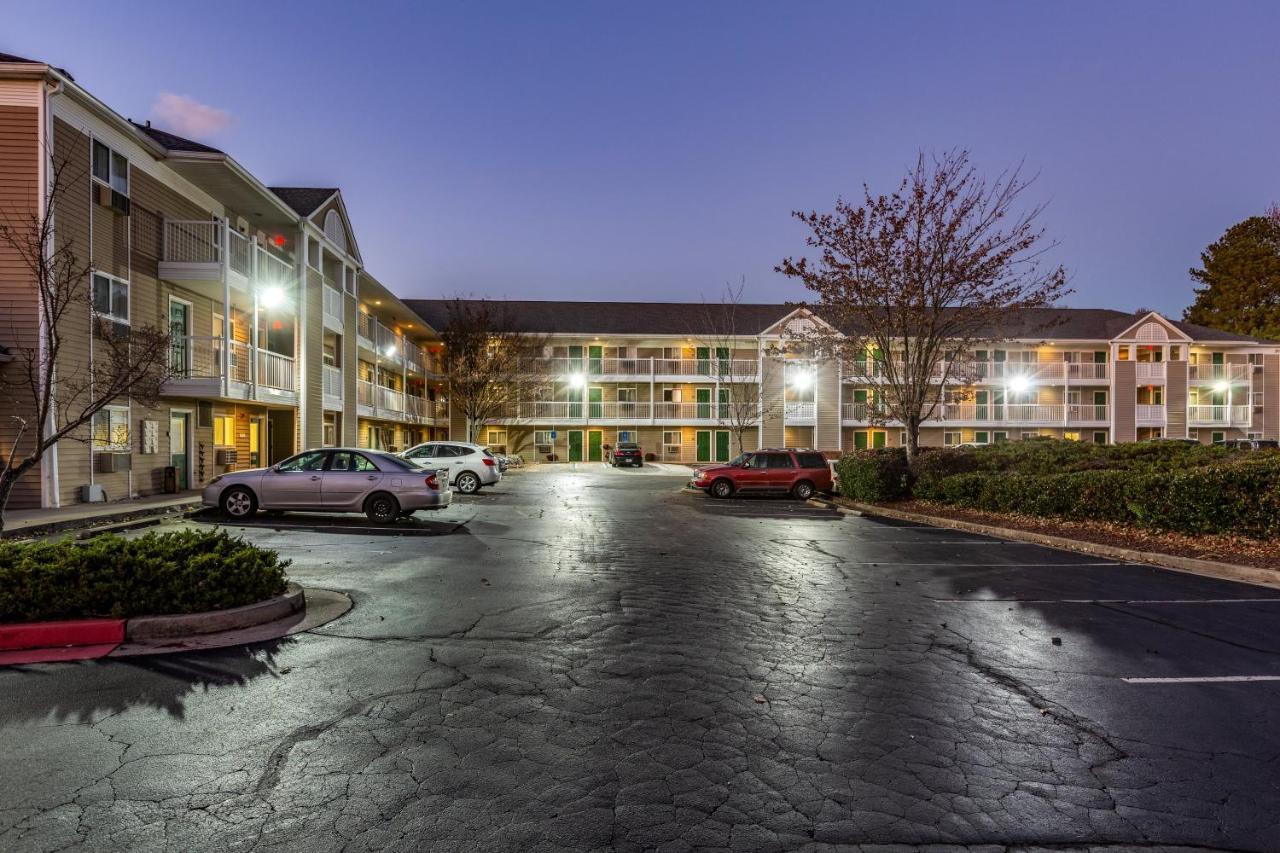 Hometowne By Red Roof Atlanta - Motel Chamblee